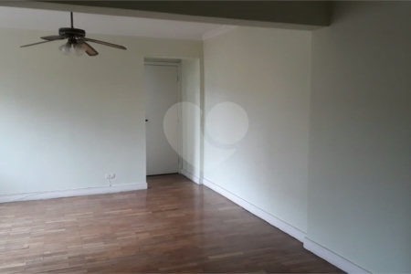 Venda apartamento 2 dormitórios, vaga de garagem fixa, lazer completo. Campo Belo. SP.