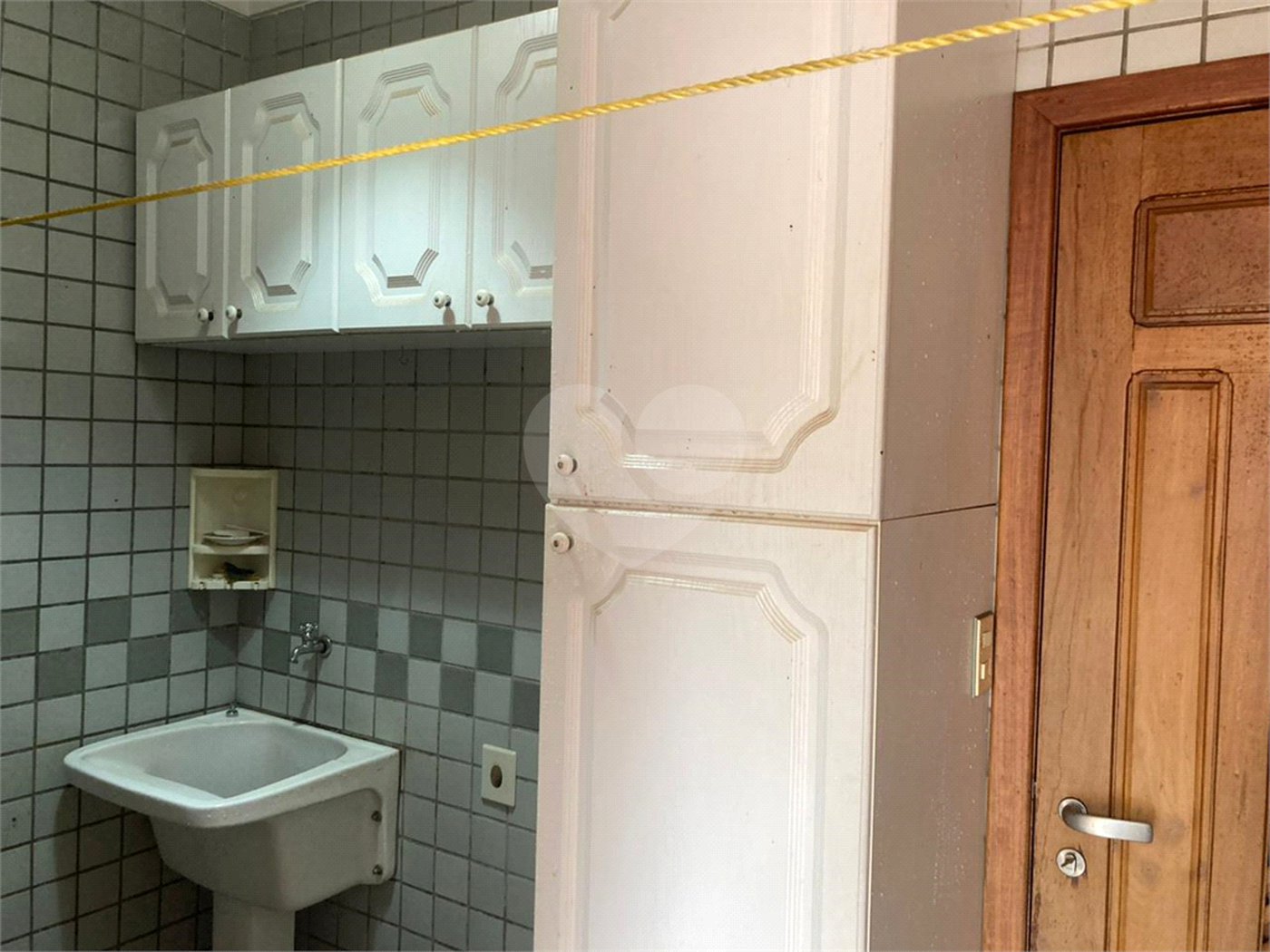 Casa Térrea com Acabamento em Tijolo Aparente e Quintal Amplo - Próximo ao Shopping Iguatemi