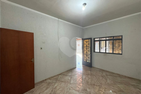 Casa á venda, com 2 Dormitórios e Edícula, em São Carlos-SP.