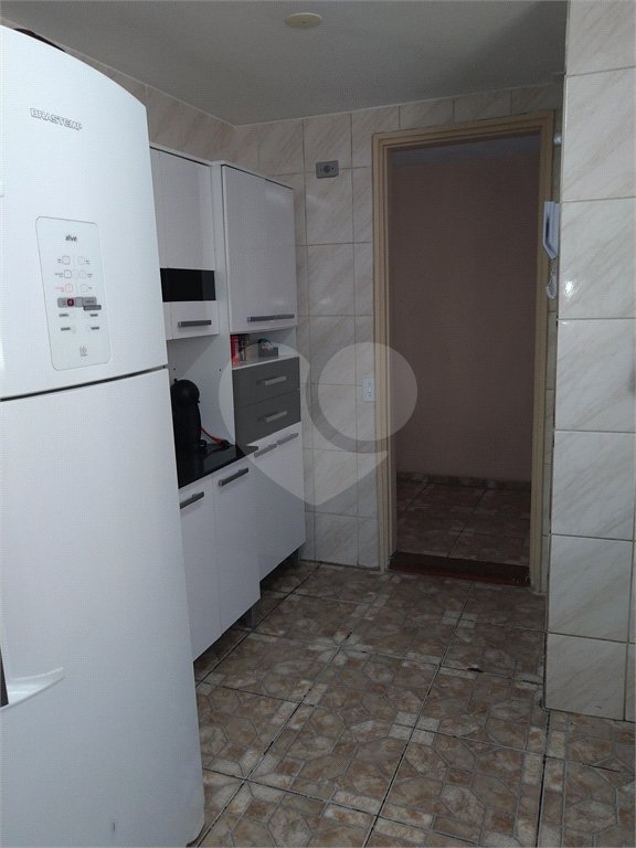 Apartamento duplex, espaçoso, ensolarado. Ideal para uma bela modernização.
