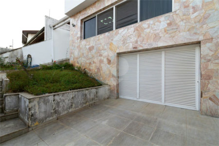 Casa Sobrado à venda com 342 m², 3 dormitórios, sendo 2 suítes, 4 vagas na Vila Mariana - São Paulo.