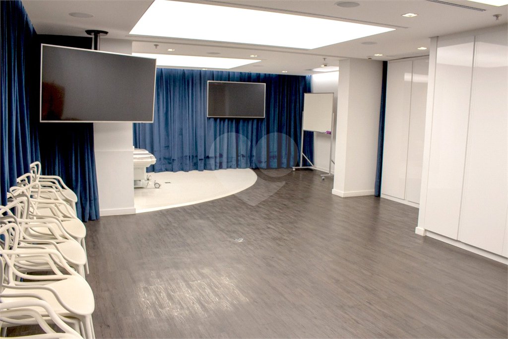 Sala comercial para locação em Moema