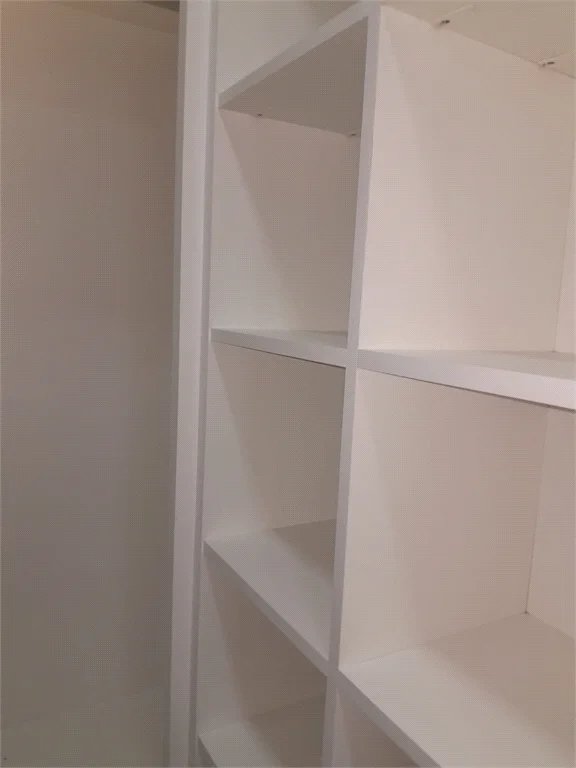 Casa à venda ou para alugar com 4 suítes em Chácaras São Carlos, Cotia, SP