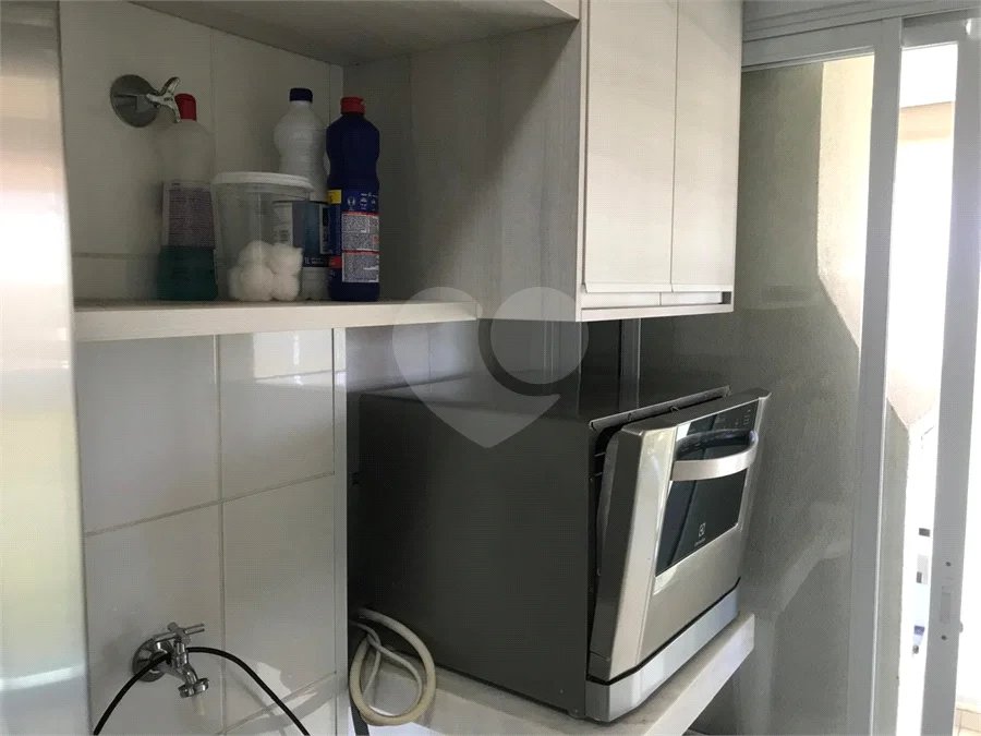 APARTAMENTO MOBILIADO EM FRENTE AO SHOPPING 02 DORMITÒRIOS