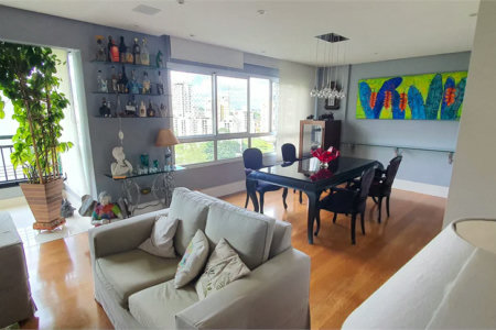 Apartamento luxuoso com 130m2, 3 suítes, 4 vagas.