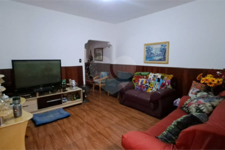 Sobrado à venda | 740 m² | 5 dormitórios (1 suíte) no Bom Retiro!
