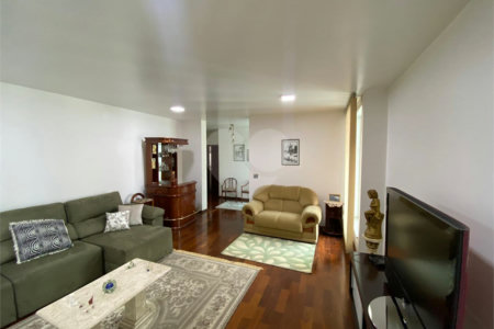 Casa Térrea com 3 suítes, sendo 1 suíte master.