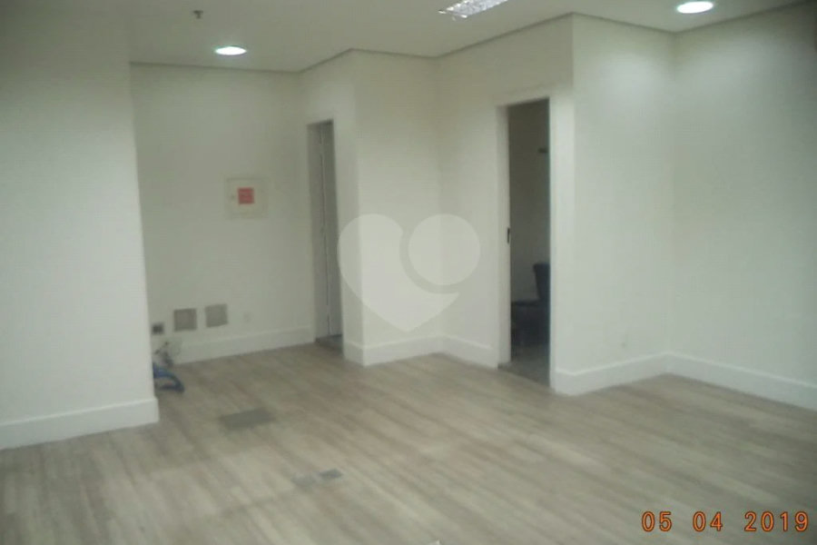 Conjunto comercial na Vila Olimpia