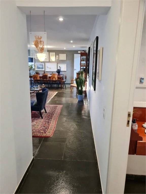 Apartamento na Vila Andrade rodeado de linda vista verde