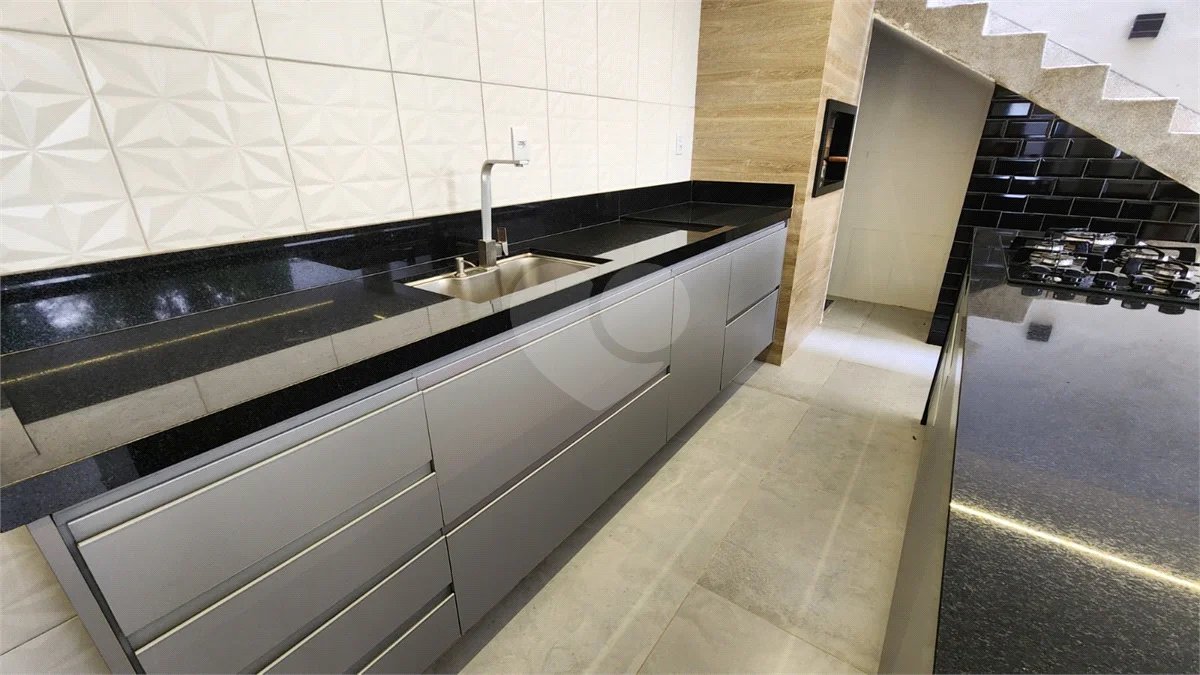 Casa à venda com 3 suítes no condomínio Via Castelli, Louveira - SP