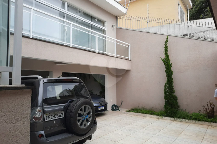 casa térrea na Vila Romana, 07 vagas de garagem, 4 quartos,, sendo 1 suíte amplo quintal.