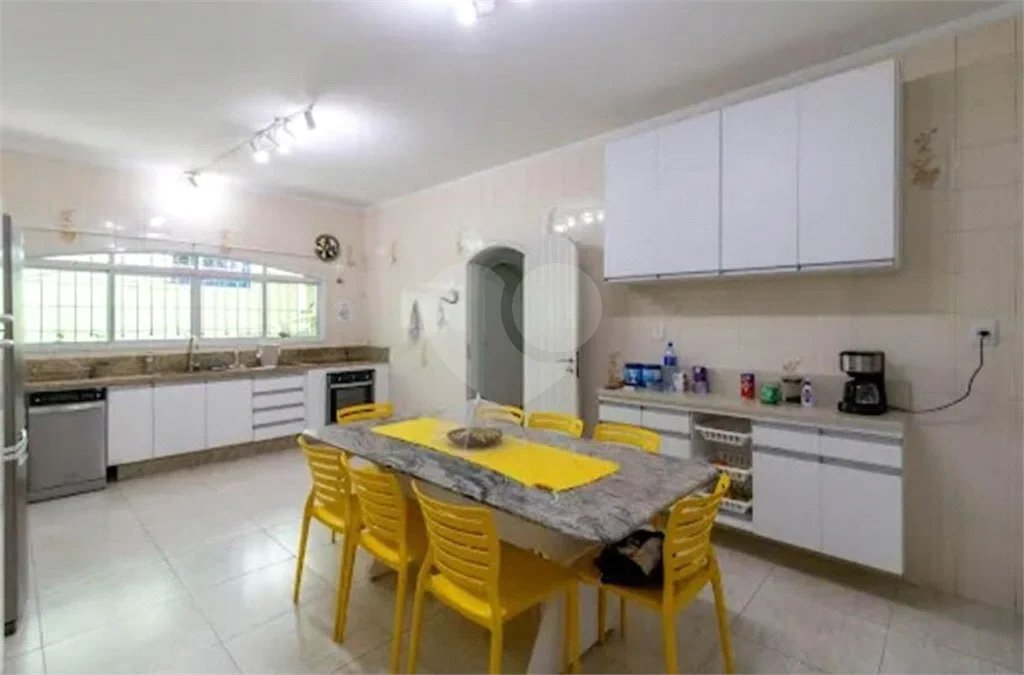 Sobrado à venda no Jardim Bom Clima, com 300 m² com 3 dormitórios piscina e churrasqueira