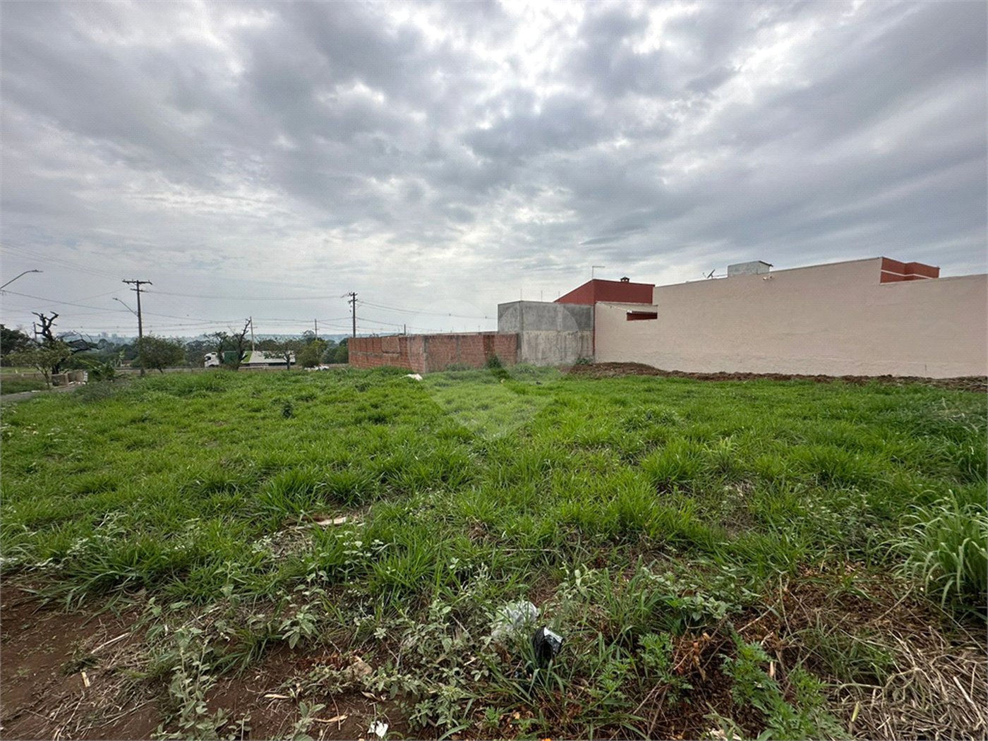 Terreno á venda, com 197m2, no Bairro Parque Primavera em São Carlos.