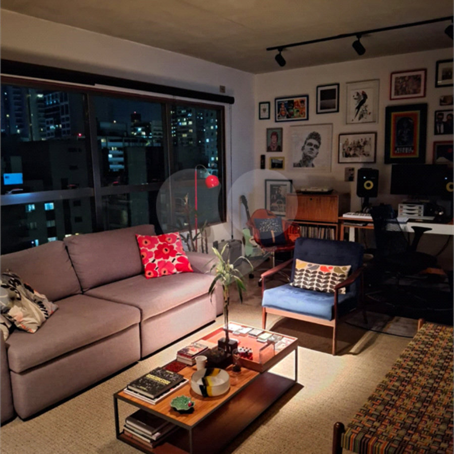 Apartamento reformado e bem localizado na Consolação.