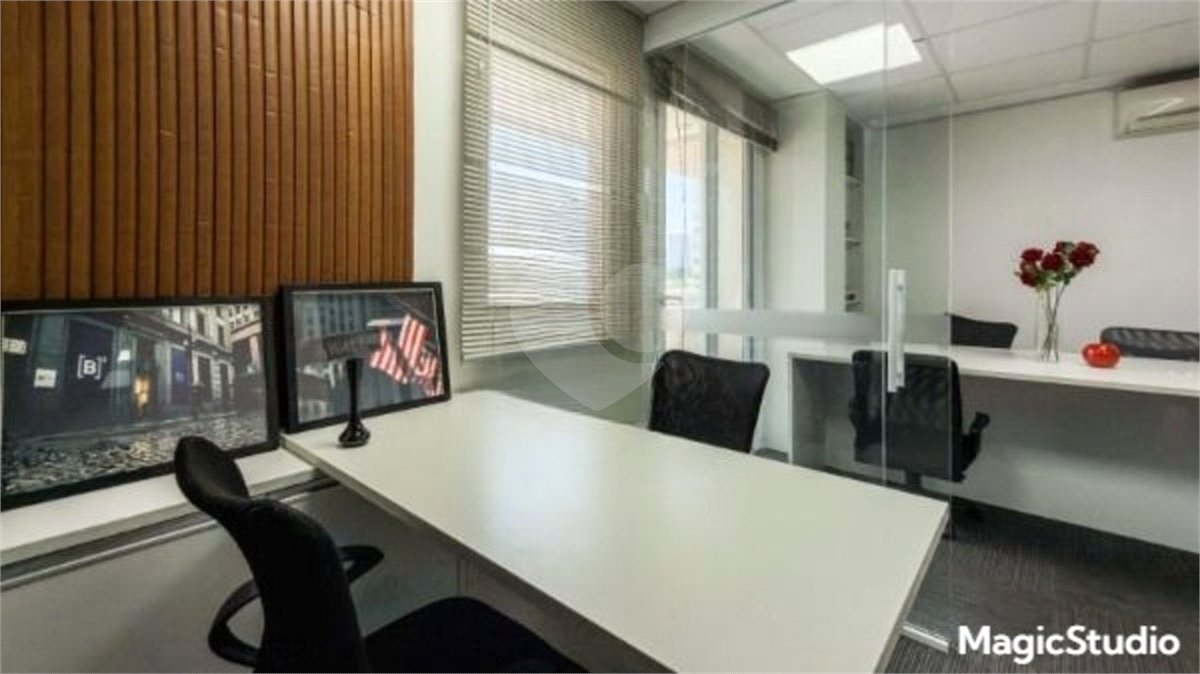 Sala comercial com 35m², 1 vaga, 1 banheiro, à venda na Barra Funda.