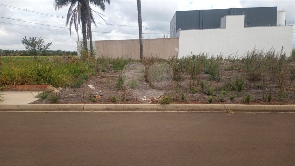 Lote no Jardim do Bosque, aceita financiamento ou aquisição de terreno e construção .