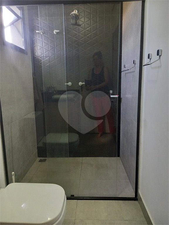Sobrado à venda com 5 quartos, sendo 3 suítes, em Residencial Jatobás, Louveira, SP