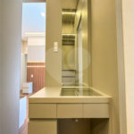Casa Térrea Evidências - Indaiatuba/SP - R$ 1.950.000,00 - Área Total 307,33 m² - Área Construída 201,90 m² - TÉRREA - 03 suítes sendo a master com closet; Escritório; Lavabo; Cozinha com cooktop, forno, micro-ondas e coifa; Móveis planejados na hall de entrada, sala, escritório, cozinha, gourmet, s
