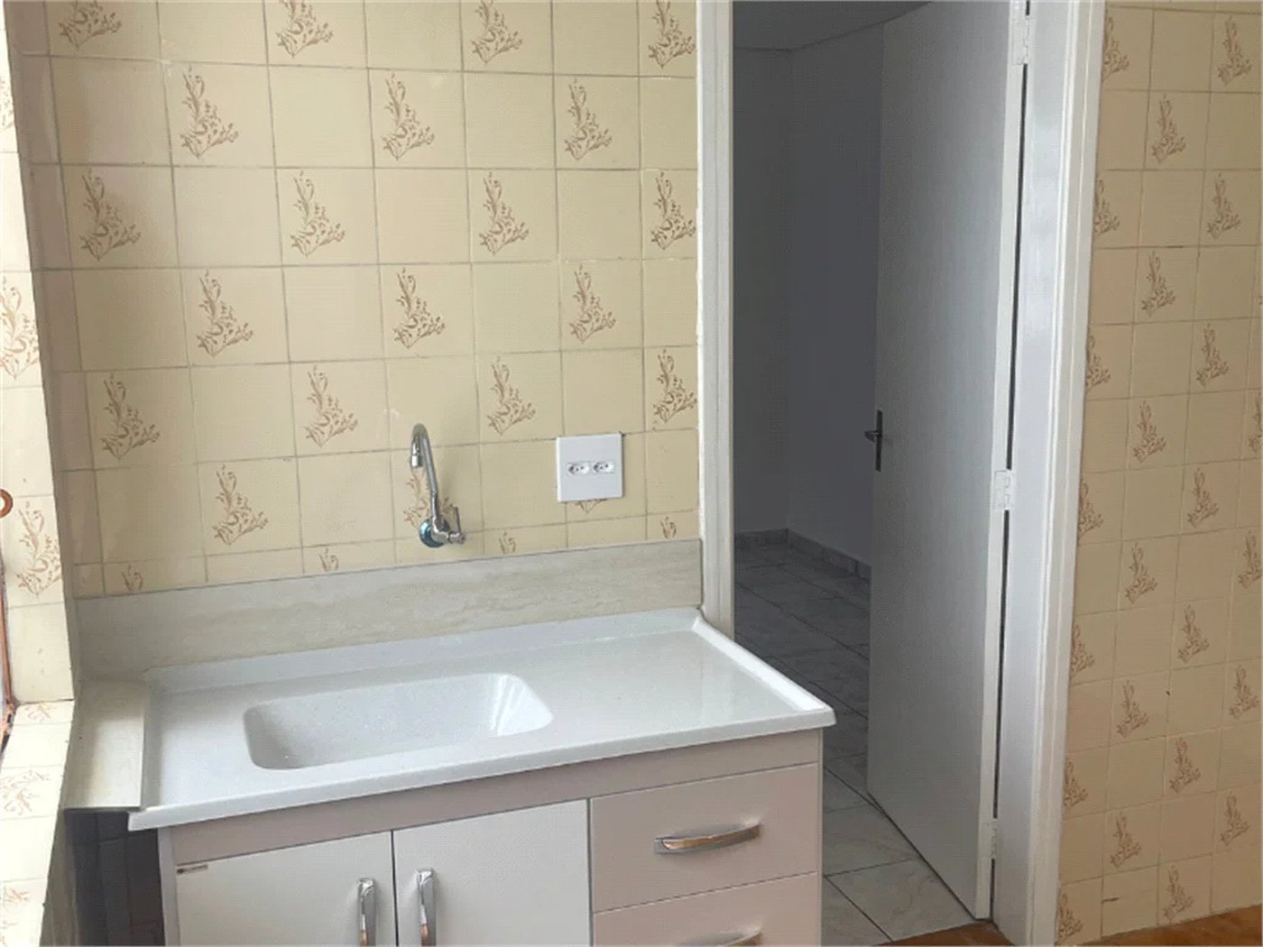 Oportunidade Única na Vila Morse: Amplo Espaço e Conforto!