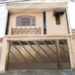 Casa à venda com 250 m², 6 quartos, sendo 1 suíte, 5 banheiros, 2 vagas, próxima à estação de metrô Vila Matilde,