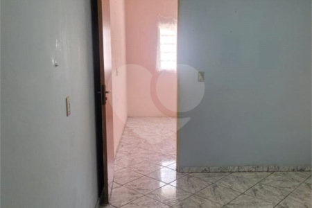 Sobrado para venda com 6 suítes.