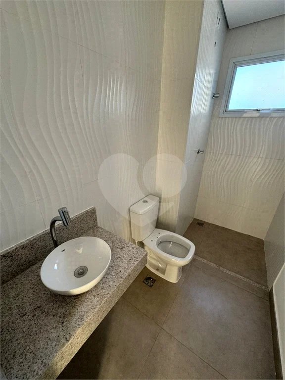 Vende-se apartamento no Edifício Residencial Flor do Ipê
