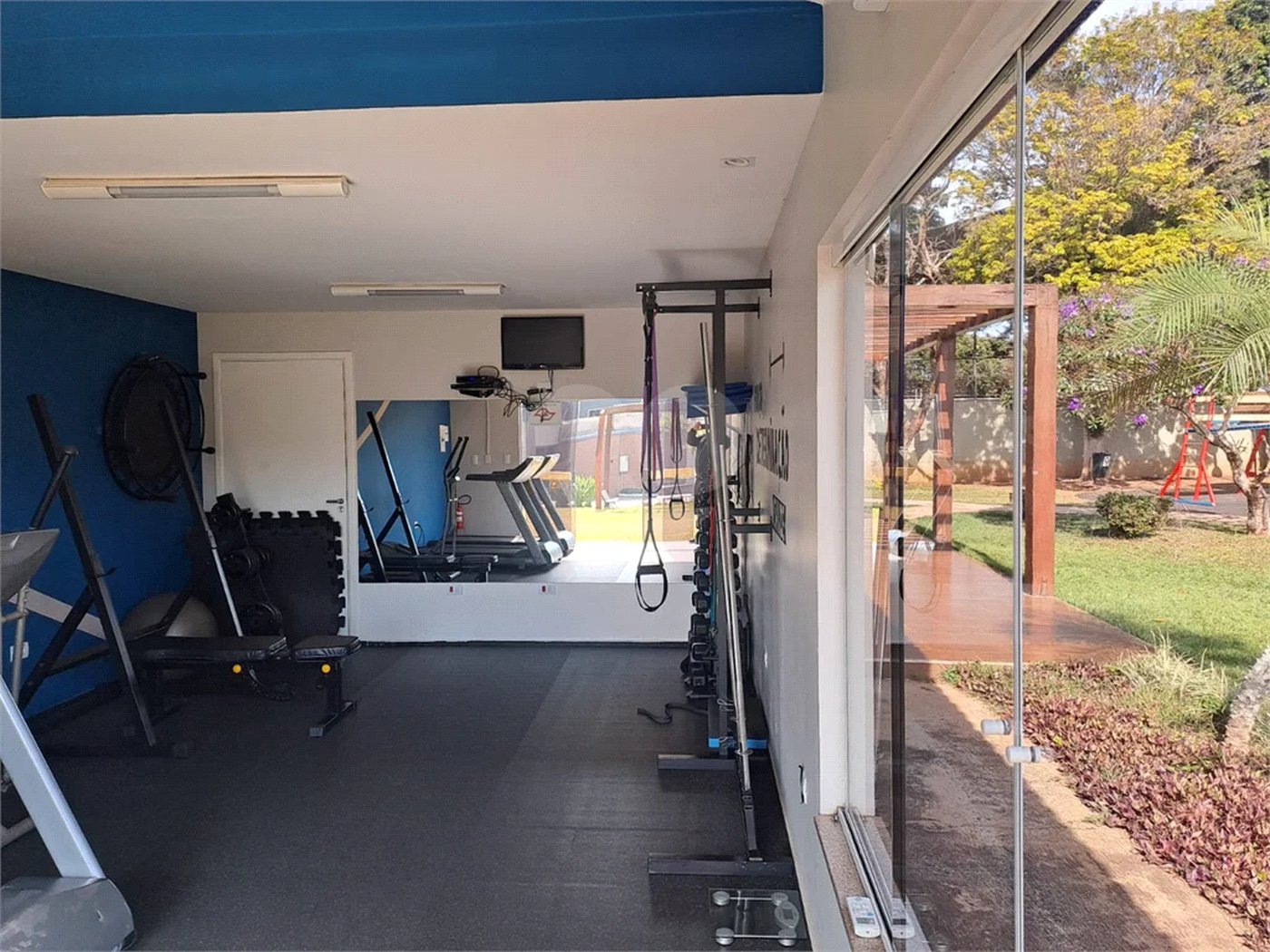 Linda Casa 3 dormitórios com piscina - R$ 950.000,00