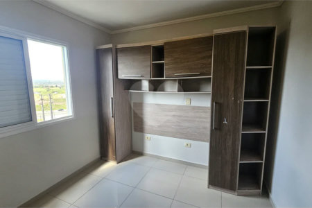 Apartamento Locação Condomínio Anguri com 02 dormitórios com Ar e Sacada