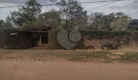 Chácara à venda com 4 quartos, sendo 1 suíte,  em Chácara Leila, São Carlos, SP