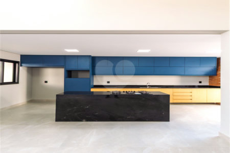 Indaiatuba- Jardim Bom Sucesso - Venda: R$ 765.000,00 - Área total: 150m² Área construída: 115m² - 3 dormitórios sendo 1 suíte com armário planejado; Cozinha integrada; Sala para dois ambientes; Banheiros com box gabinetes e espelhos; Área gourmet com churrasqueira a carvão e móveis planejados;