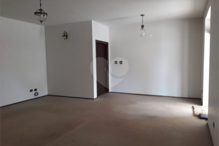 Casa de 3 andares à Venda no Jardim Cardinalli