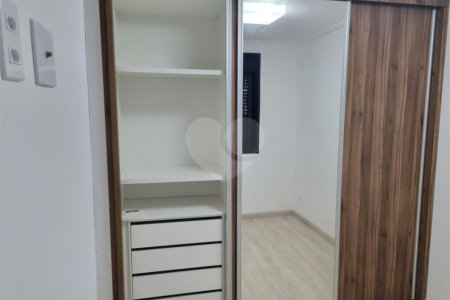 Apartamento de 33m² com 1 Quarto e 1 Vaga à Venda na Vila Mariana