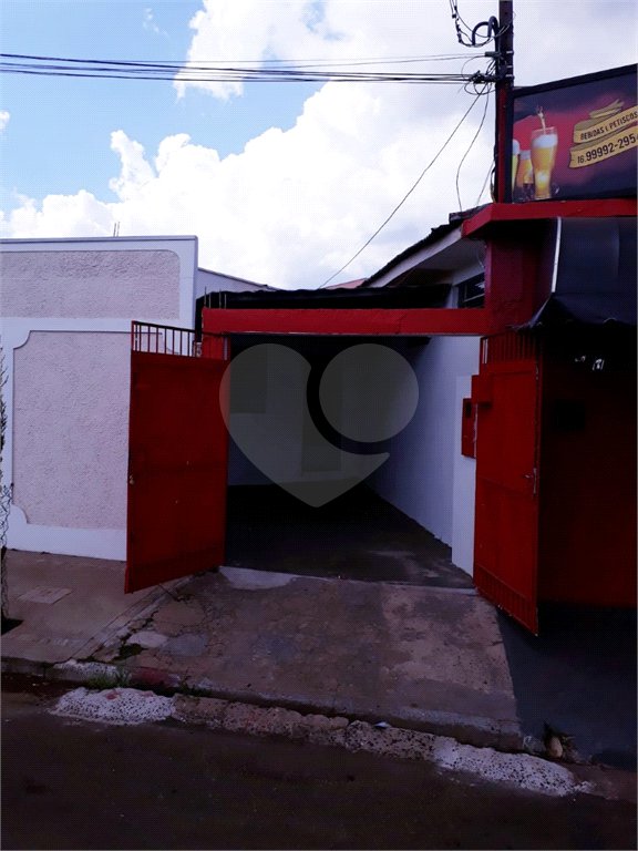 Casa térrea + Sala Comercial na Vila Prado.