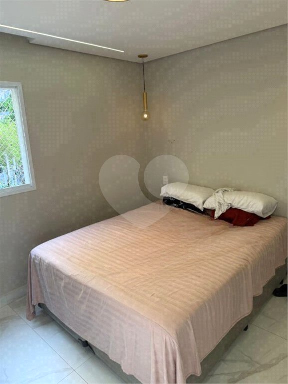 Apartamento com 03 dormitórios com 1 vaga de garagem.
