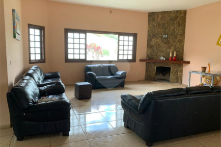 Casa ampla à venda no Vale das Flores em Atibaia