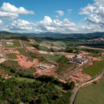 Terrenos a partir 300 metros em condomínio fechado e pronto para construir, aceita financiamento
