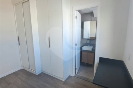 Studio de 35m2 à venda reformado com varanda na Vila Clementino