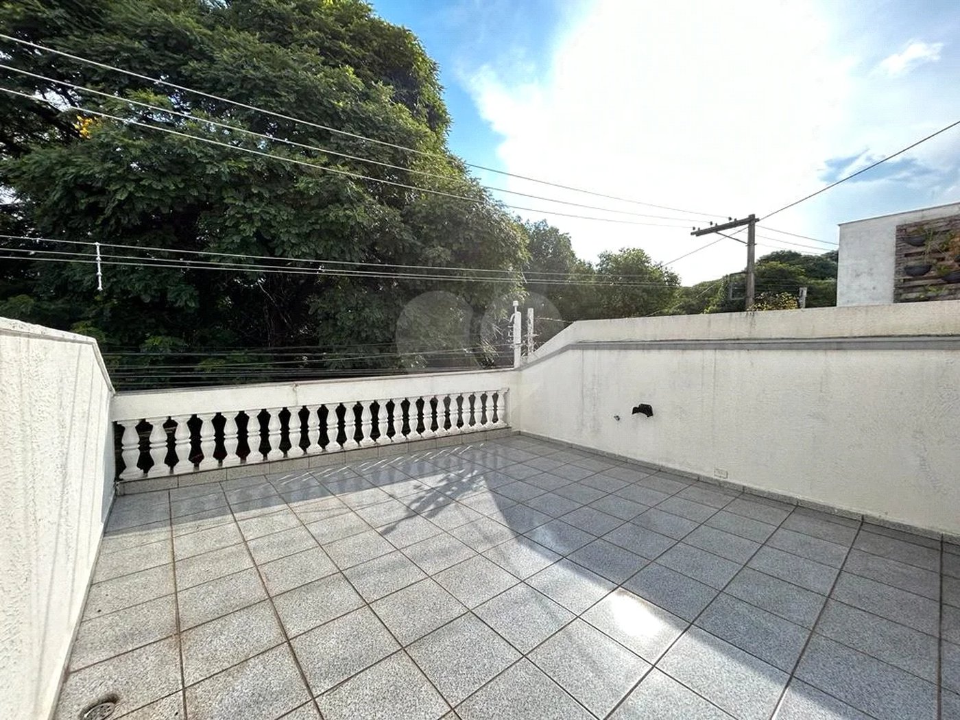 SOBRADO PARA LOCAÇÃO NO PARQUE DOMINGOS COM 03 DORM 01 SUITE 02 VAGAS DE GARAGEM