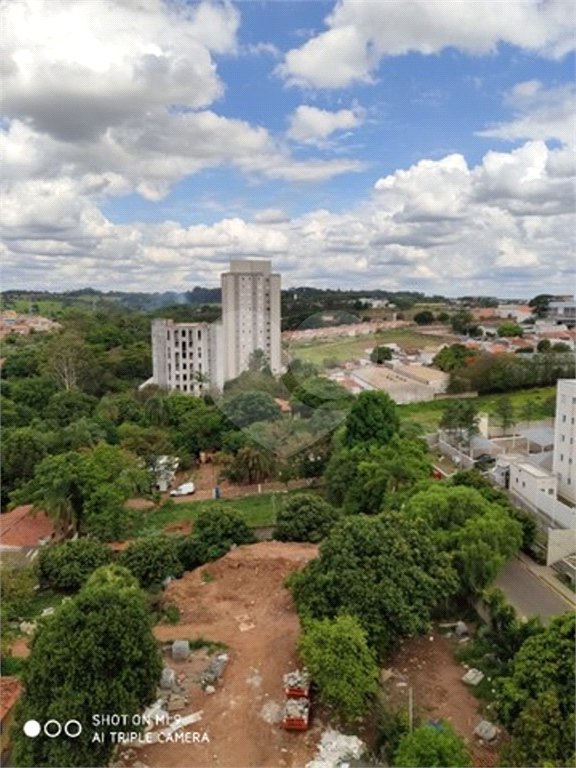Apartamento no Condomínio Parque dos Manacás.