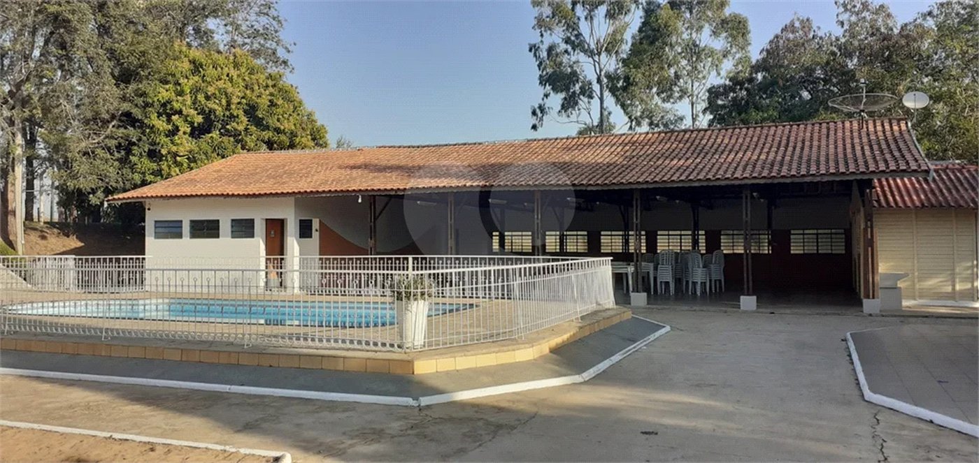 Excelente chácara à venda em Artemis, com piscina, campo de futebol, barracão para festas
