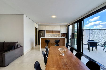 Indaiatuba - Sp - Condominio Maria Candida - R$ 2.250.000,00 - 3 suítes, sendo 1 master com closet e banheiro com duas cubas e dois chuveiros - Escritório - Piscina em Alvenaria aquecida e Hidro com Iluminação - Ar Condicionado instalado em todos os quartos, escritorio, sala e area gourmet