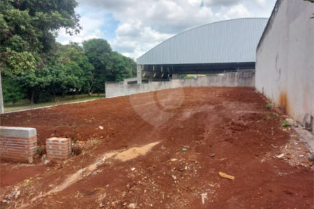Terreno para venda na Vila Carmem.