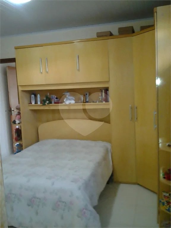Casa com 260m² , 3 pavimentos , 6 dormitórios , 1 suíte , 3 vagas , a venda no Itaim Paulista.