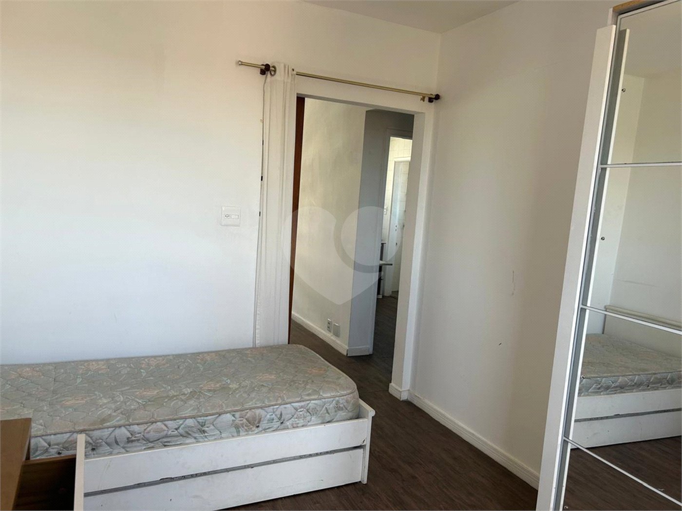 Onde o sossego encontra a praticidade: Seu novo refúgio no Planalto Paulista!Andar alto,vista privilegiada, 2 dormitorios,1 sala,cozinha e banheiro,SEM VAGA.
