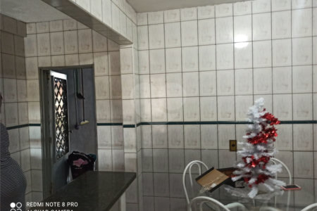 Casa Térrea com 2 dormitórios.