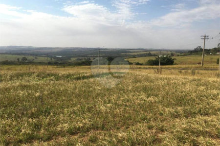 Terreno com 1.000,00 m² de área.