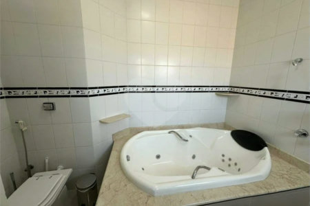 Casa à venda com 3 suítes no condomínio Recanto dos Paturis, Vinhedo - SP