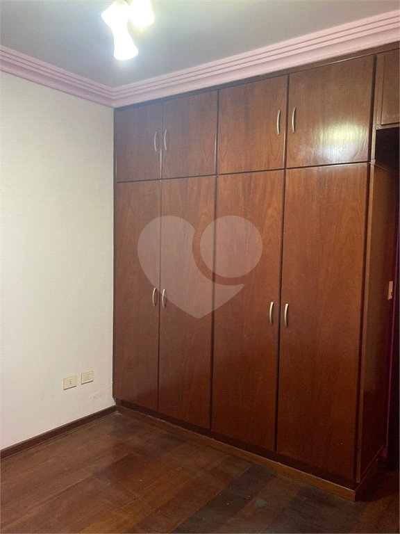 Casa Térrea com Acabamento em Tijolo Aparente e Quintal Amplo - Próximo ao Shopping Iguatemi