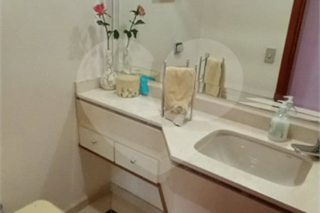 Apartamento à Venda em Mirandópolis com 4 Dormitórios, 2 Suítes e 4 Vagas