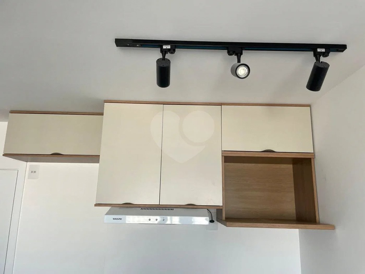 Apartamento mobiliado, novo, com 38m útil, ótima localização REF:903711
